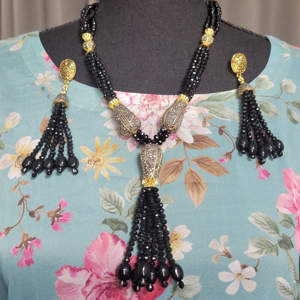 Jet black necklace and earring set
